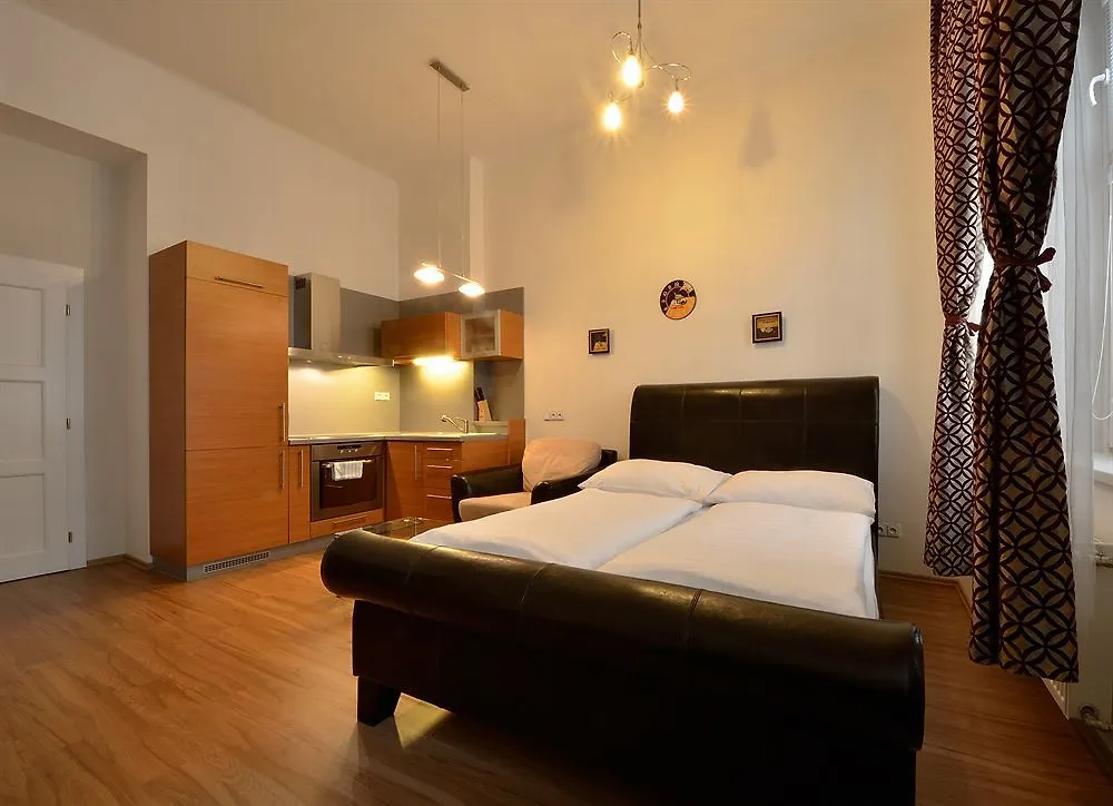 Downtown Suites Kodanska Prága Apartmanhotel