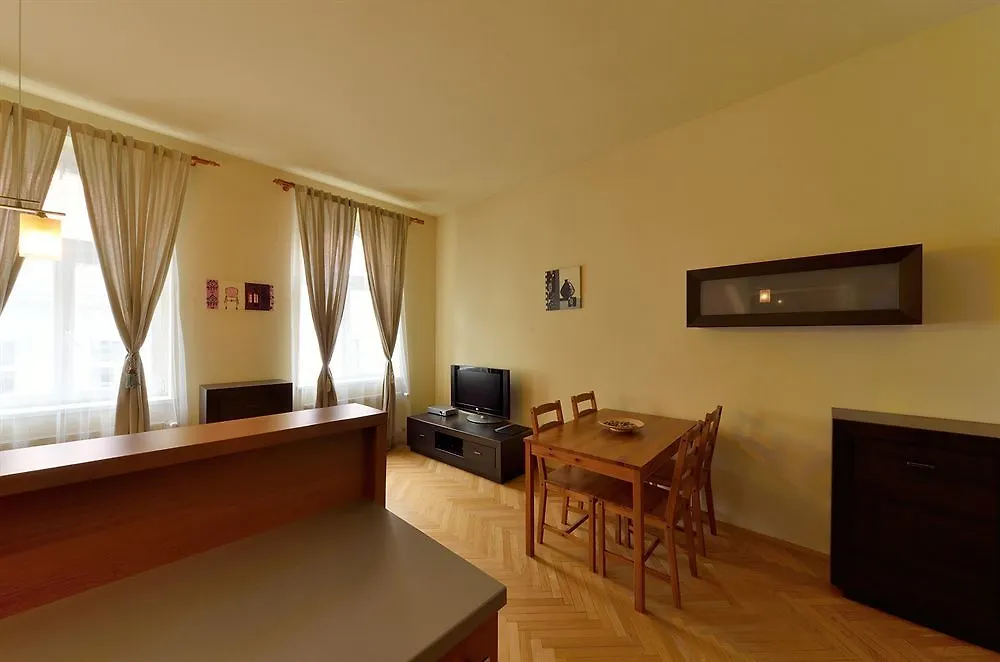 Downtown Suites Kodanska Prága 4*,
