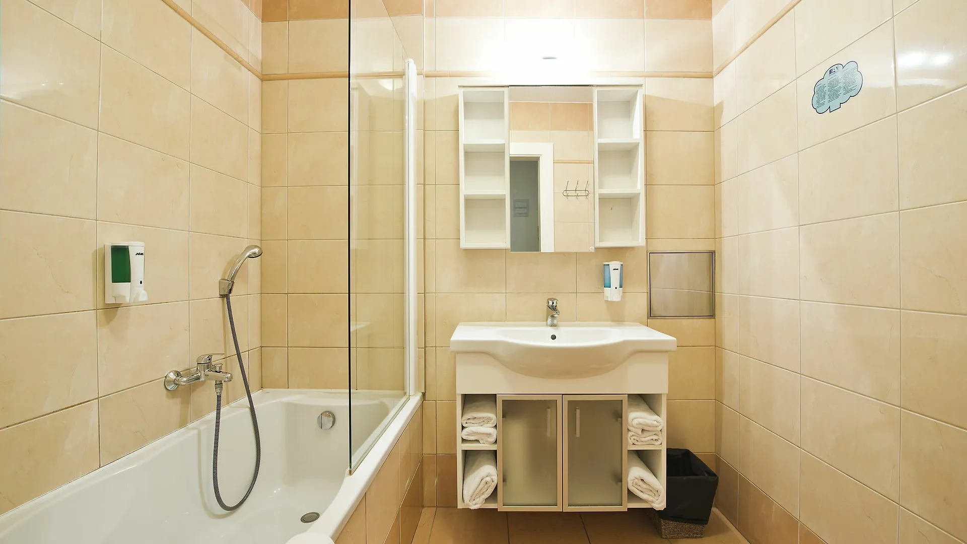 Downtown Suites Kodanska Prága 4*,
