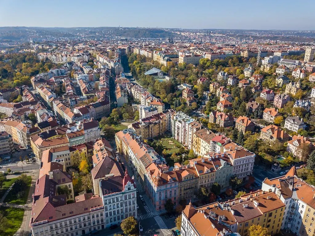 Downtown Suites Kodanska Praga 4*,