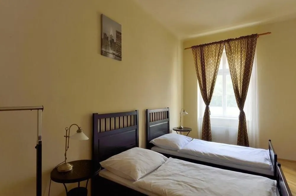 Downtown Suites Kodanska Praga