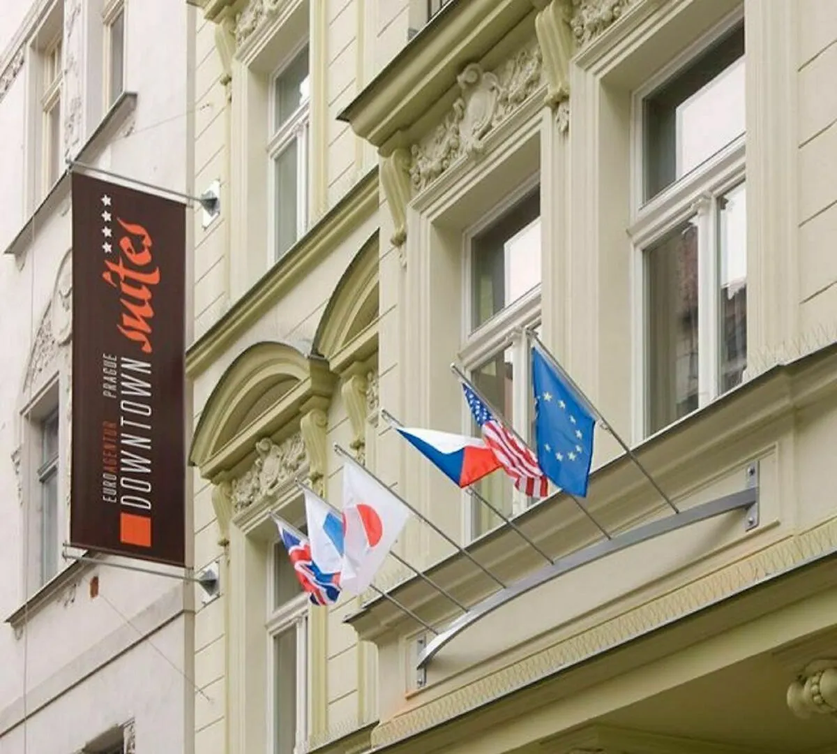 Downtown Suites Kodanska Praga 4*,