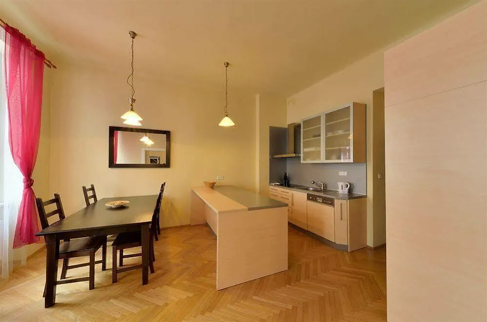 Downtown Suites Kodanska Praga